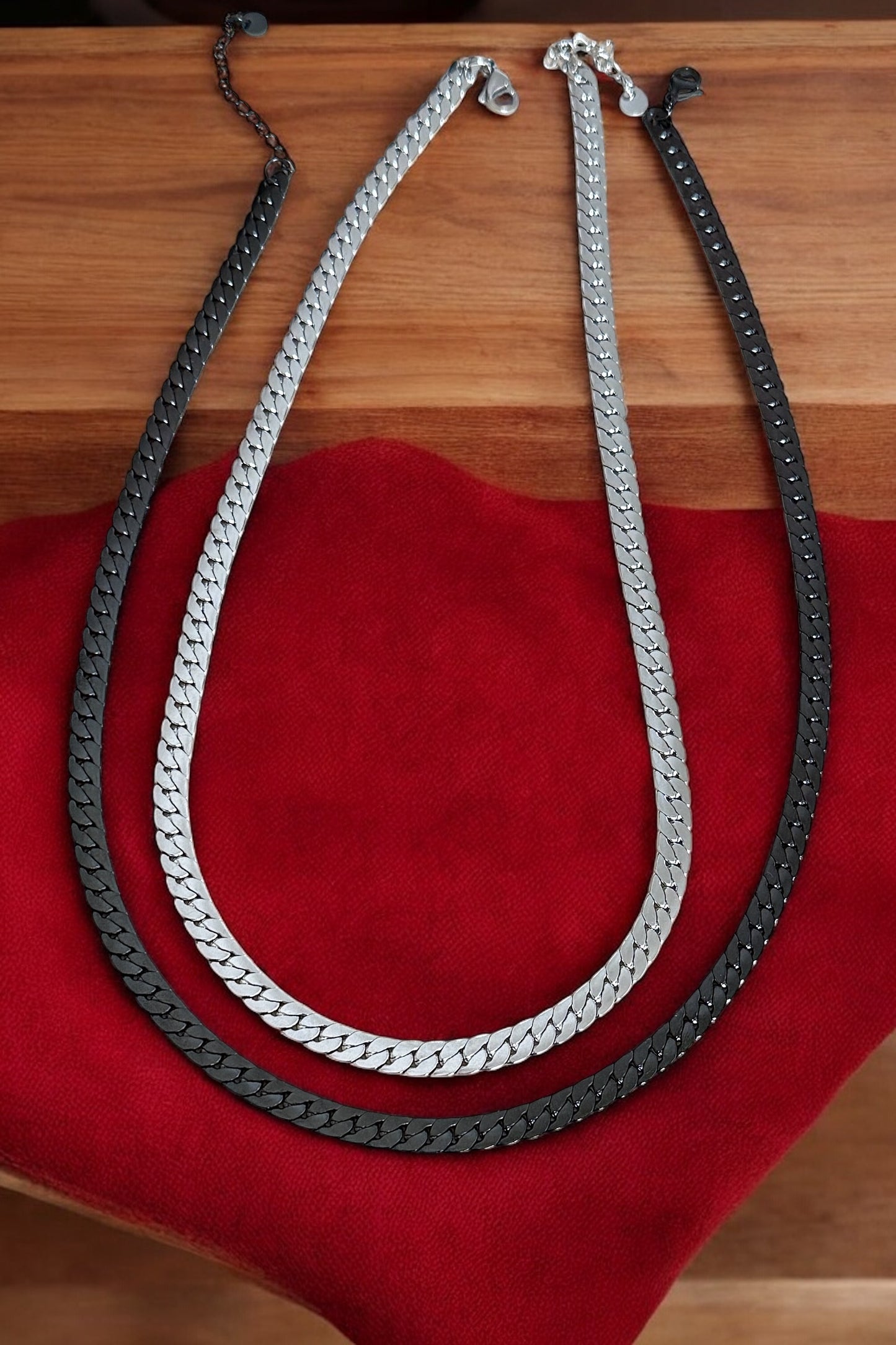 | Halsketten in schwarz / silber