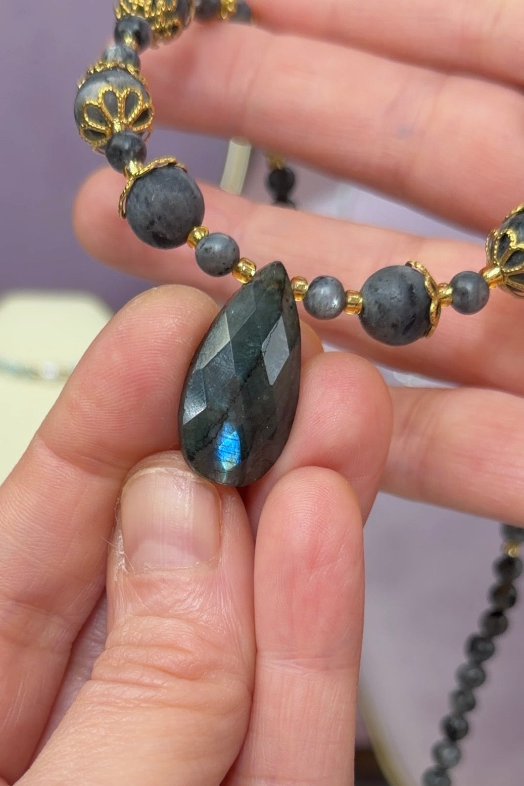 Chic Labradorit | Halskette handgefertigt