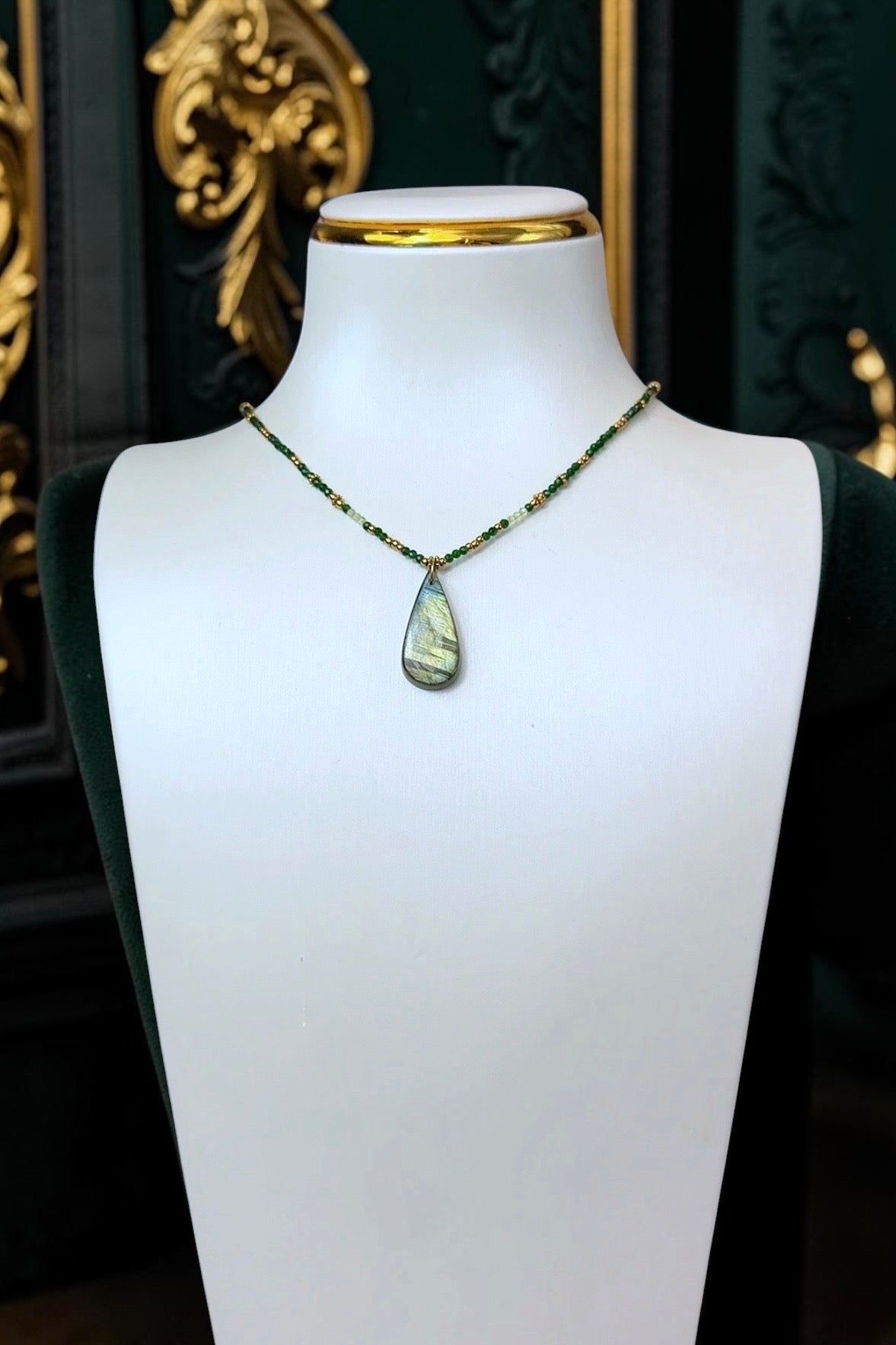 Chic Sand- & Peridotstein mit Labradorit Anhänger | Halskette handgefertigt